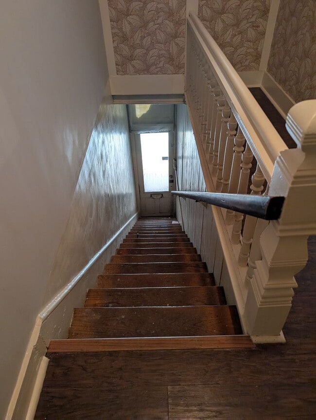 Building Photo - 409 Main St