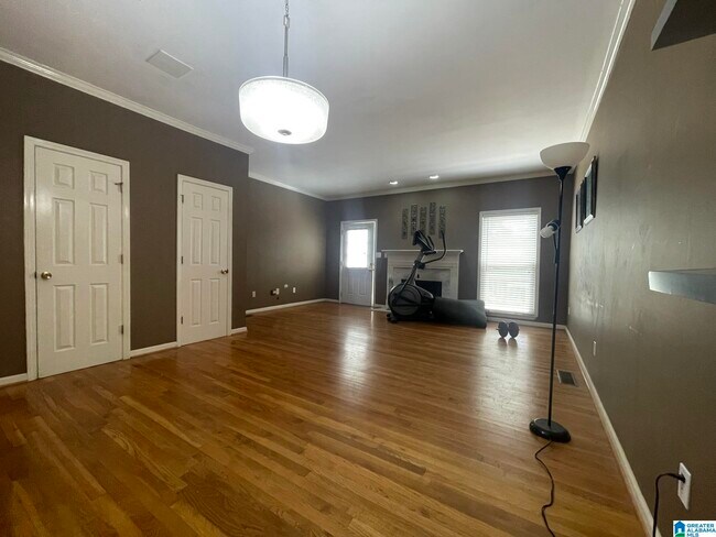 Building Photo - 1727 Ashwood Dr