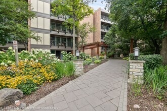 Building Photo - 5900 Oakwood Dr