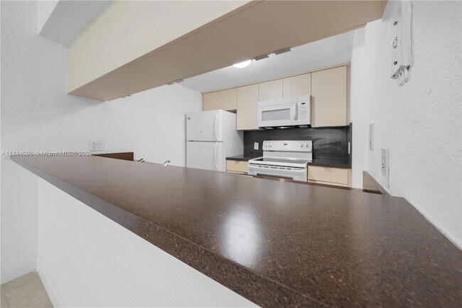 Building Photo - 8120 Geneva Ct