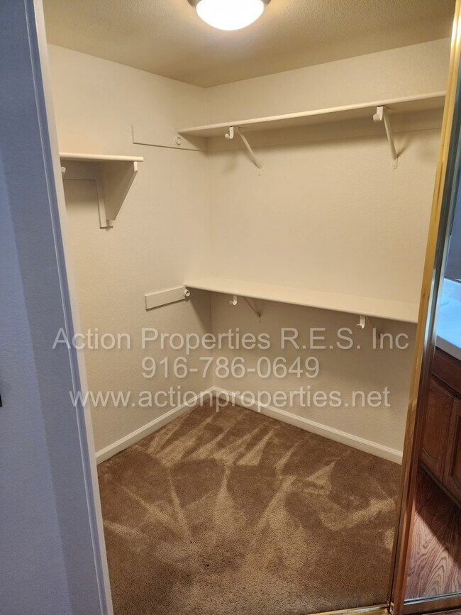 Building Photo - Move In Special! Woodcreek High School Walking Distance, West Roseville Single Story, , 4 Bed 2 B...