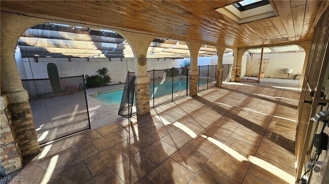 Building Photo - 3365 Othello Dr