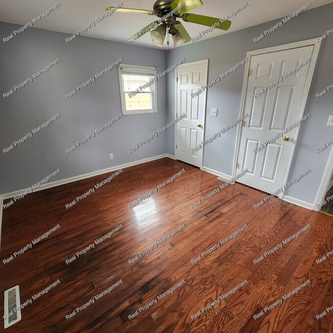 Building Photo - Updated Four Bedroom Hobart Ranch