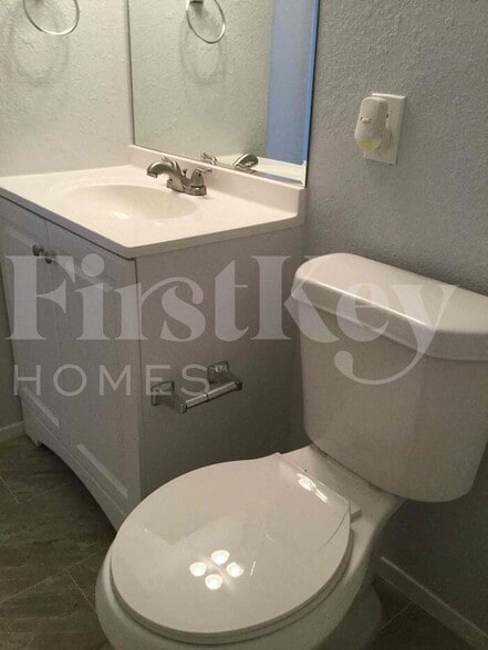 Building Photo - 1571 NW 7th Ave