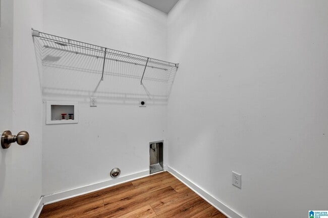Building Photo - 559 Troubadour Ln