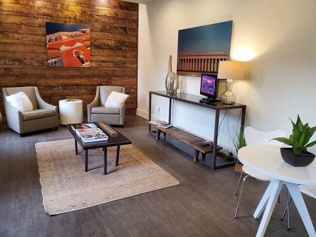 Building Photo - 210 30th Ave N