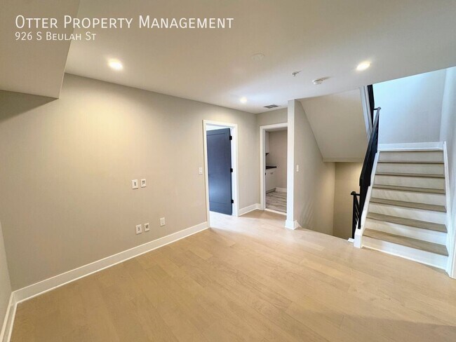 Building Photo - 926 S Beulah St