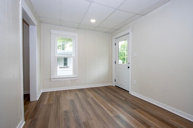 Building Photo - One Bedroom Duplex