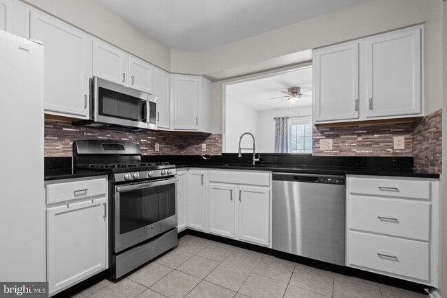 Building Photo - 3906 Grenwich Ln