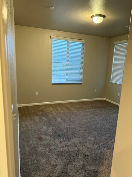 2nd bedroom - 4358 Strathmore Pl