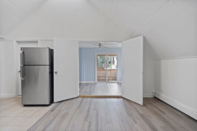 Building Photo - 155 5th St