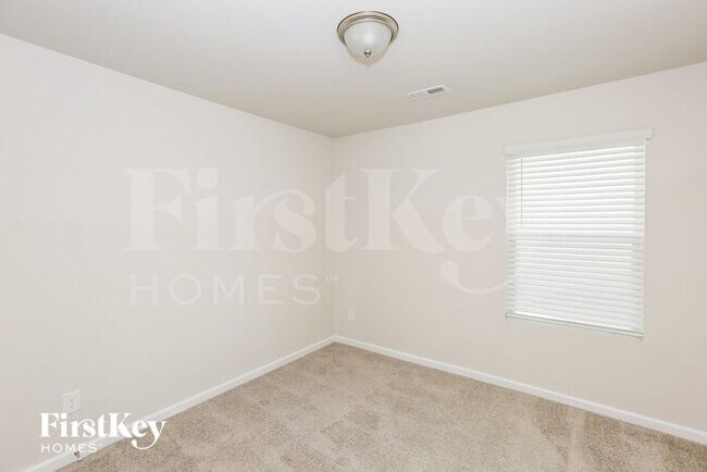 Building Photo - 3211 Newell Vlg Dr