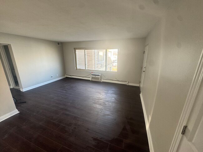 Building Photo - Warren Ave (A+B Units)