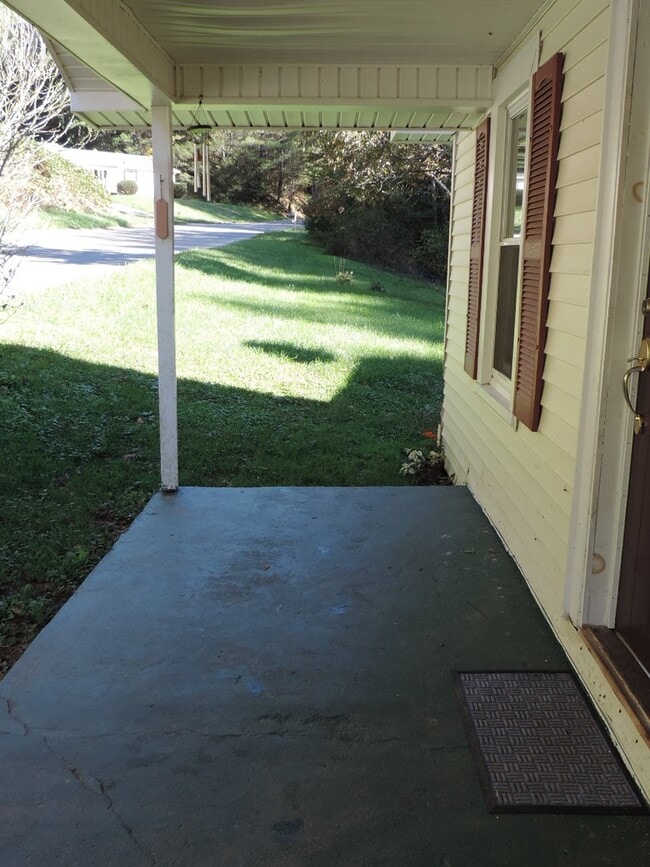 Building Photo - Cute 2/1 Cottage in Fleetwood with Office Space Upstairs