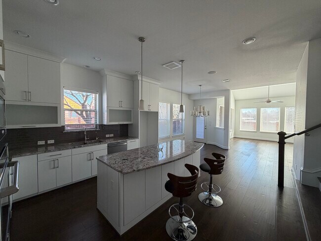 Building Photo - 1115 Sunset Ln