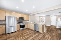 Building Photo - 3BD, 2.5BA Englewood Townhome with 2-Car Garage
