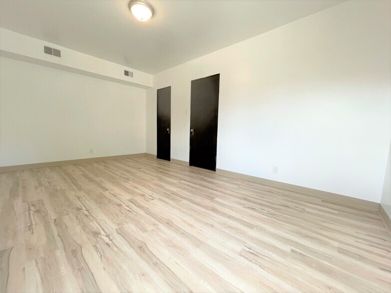 Building Photo - 5710 Phillips Ave