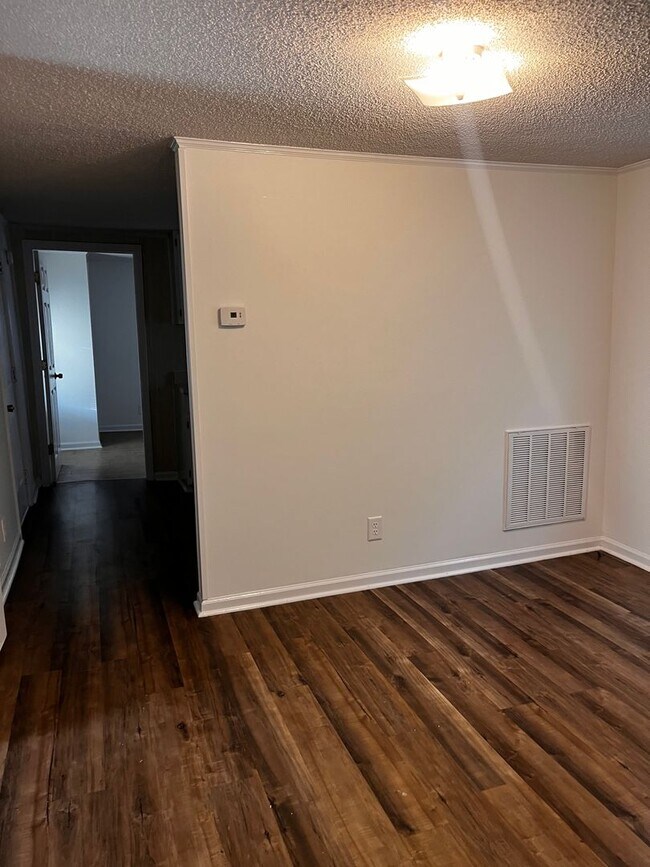 Building Photo - Charming Two Bedroom Home in Historic Morehead City Walking District with Dining Area and Living ...