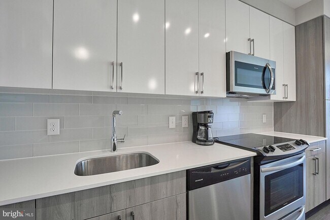 Building Photo - 145 Riverhaven Dr