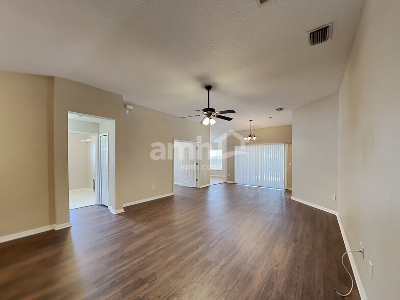 Building Photo - 30949 Midtown Ct