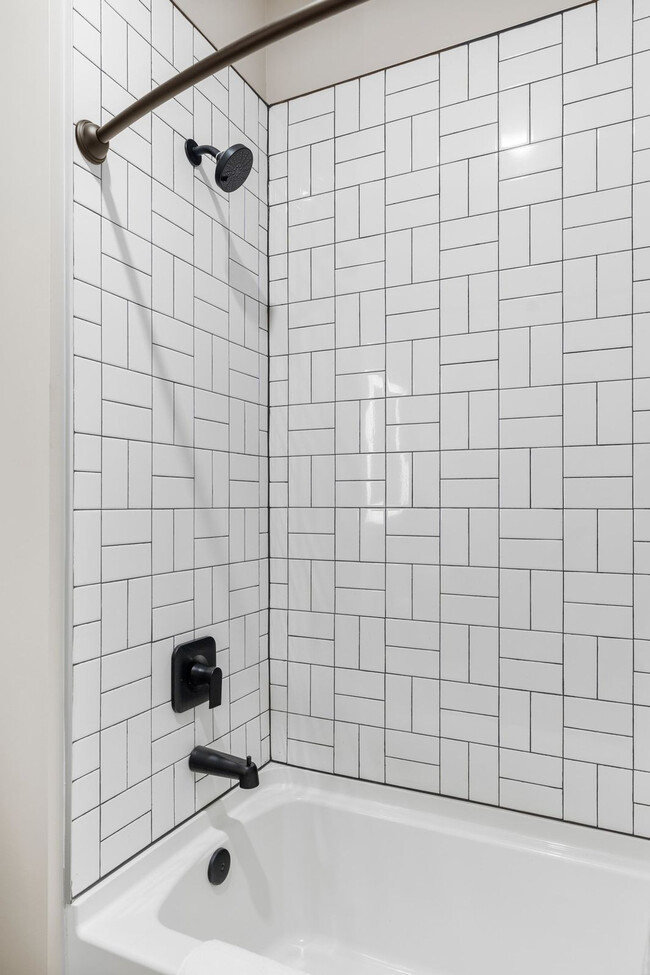 Building Photo - 205 W 4th St