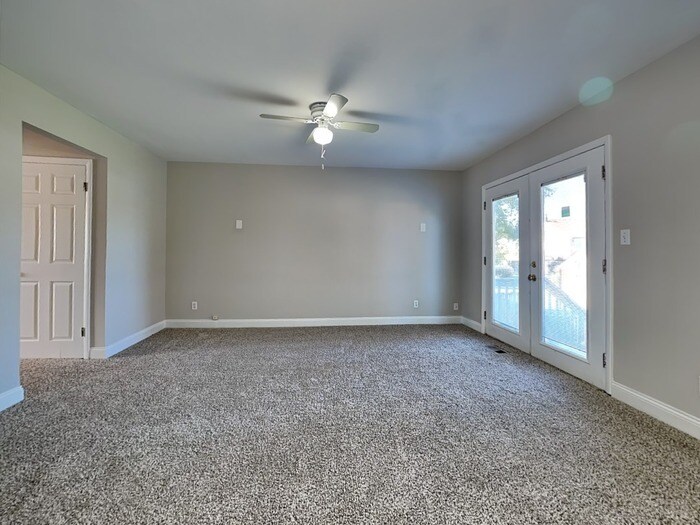 Building Photo - 657 Shore Dr