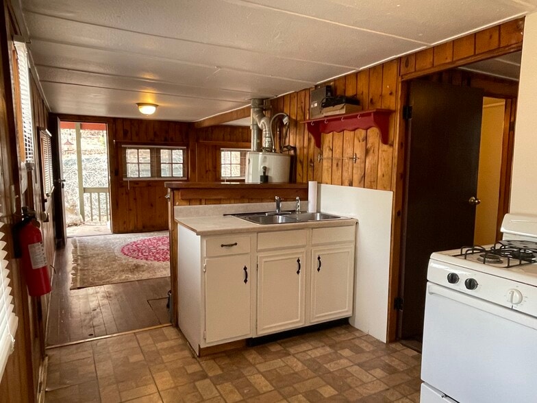 Building Photo - 312 Ruxton Ave