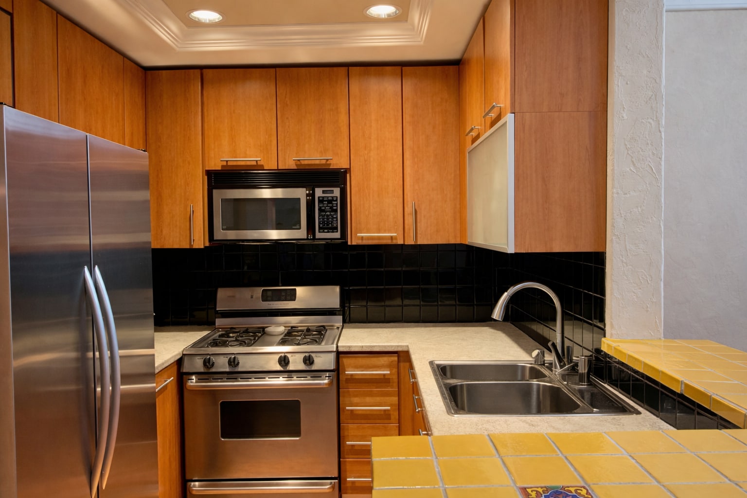 Building Photo - 7037 La Tijera Blvd