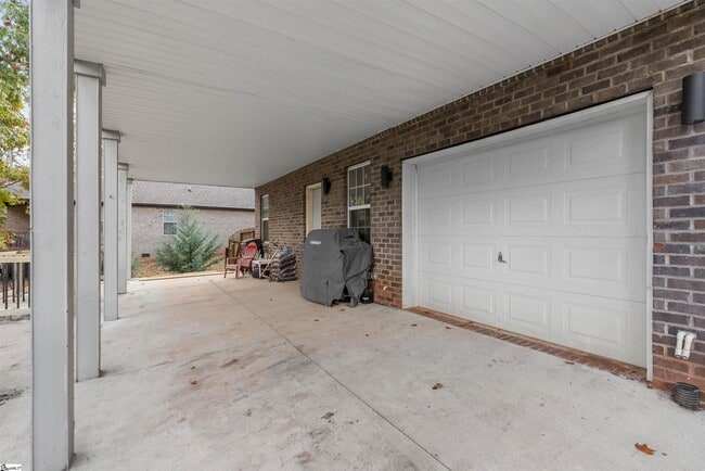 Building Photo - 154 S Lake Emory Dr