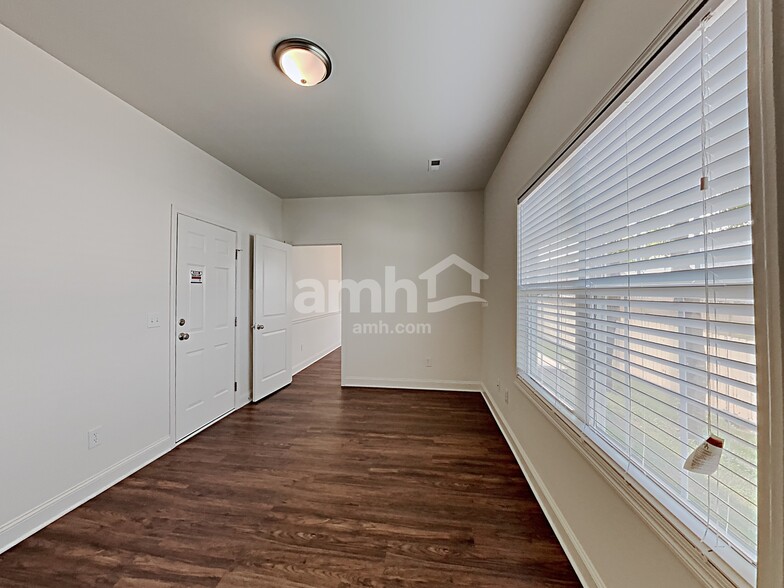 Building Photo - 1706 Antebellum Dr