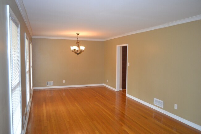 Building Photo - Wonderful Evergreen Hills Community 3 Bed 2 bath Large Lot Single Family Rental