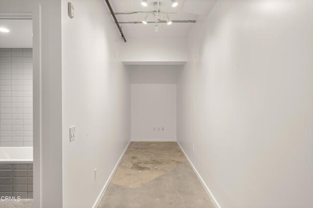 Building Photo - 530 S Hewitt St