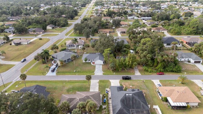 Building Photo - RENT THIS HOME WITH ZERO DEPOSIT