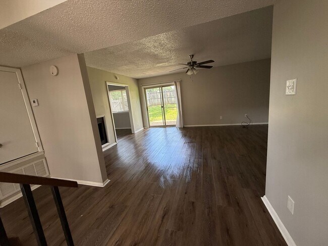 Building Photo - 32 Del Tara Dr