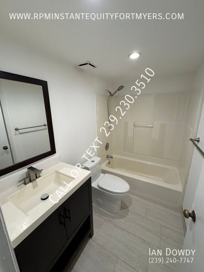 Building Photo - 3608 SW 7th Pl