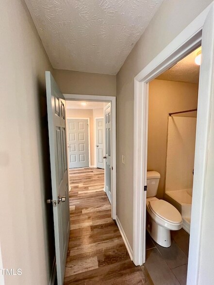 Building Photo - 1006 Wood Creek Dr
