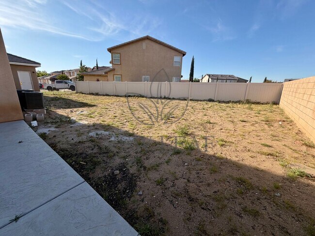 Building Photo - 4 bedroom 3bath 3 car garage in Victorville