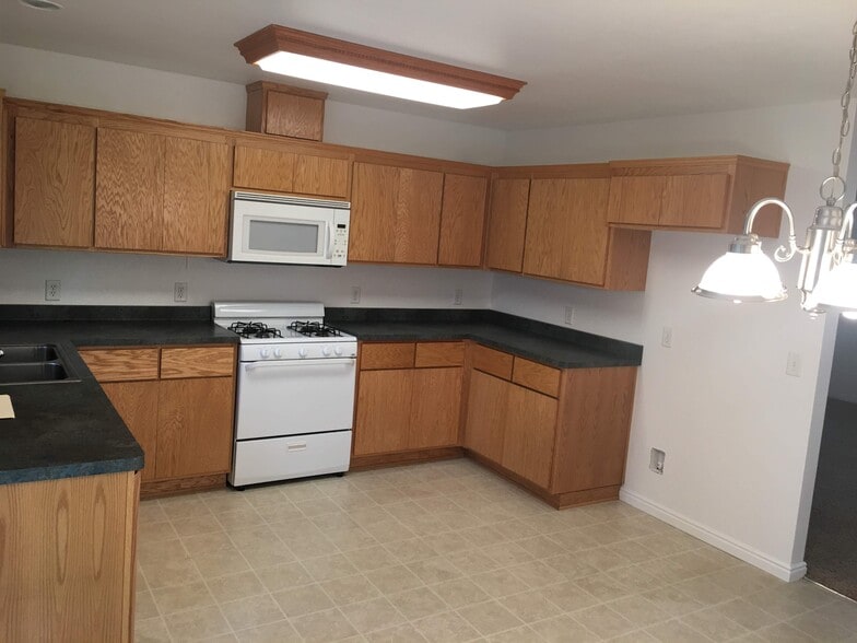 Kitchen - 5468 B Sawmill Road