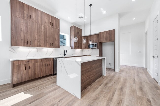 Building Photo - 3619 Bremond St