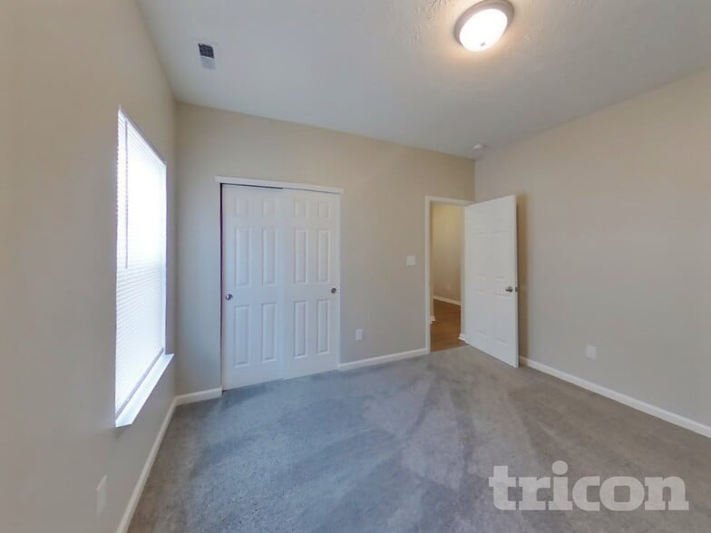 Building Photo - 6646 Laurelwood Dr
