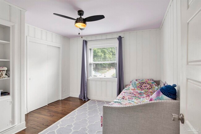 Building Photo - 421 Woodbine Dr