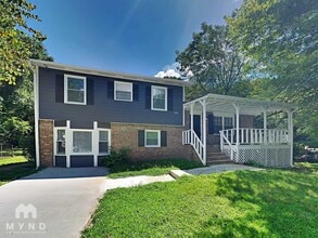 Building Photo - 1836 Hillsway SW