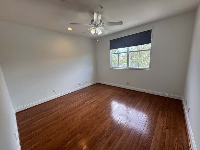 Building Photo - 2515 NE 18th St