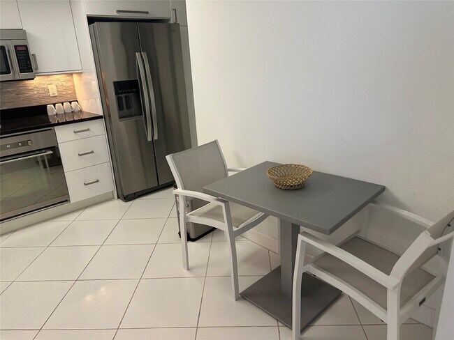 Building Photo - 5100 N Ocean Blvd