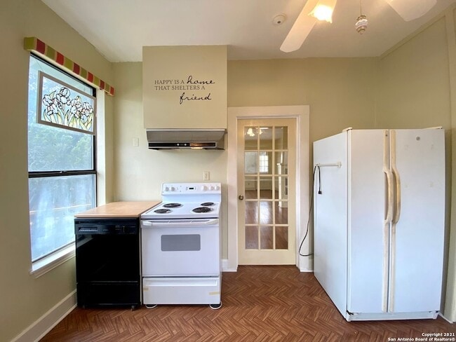 Building Photo - 489 Deer Creek W