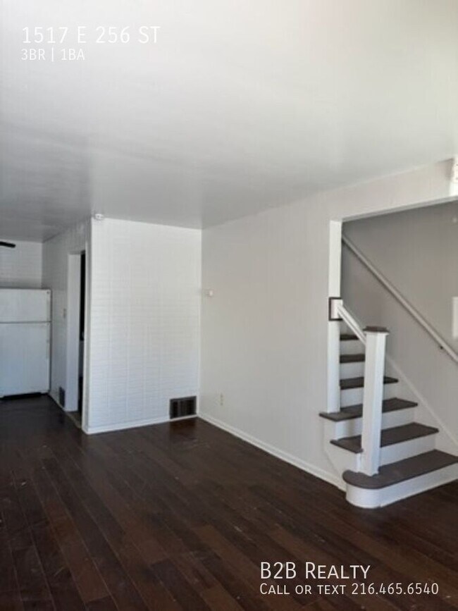 Building Photo - 1517 E 256th St