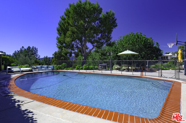 Building Photo - 2260 Los Amigos St