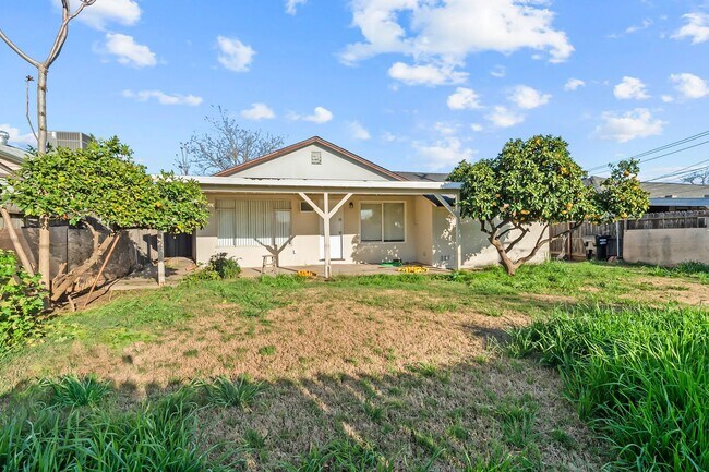 Building Photo - Cozy 3-Bedroom Single-Family Home-Move-In Ready!