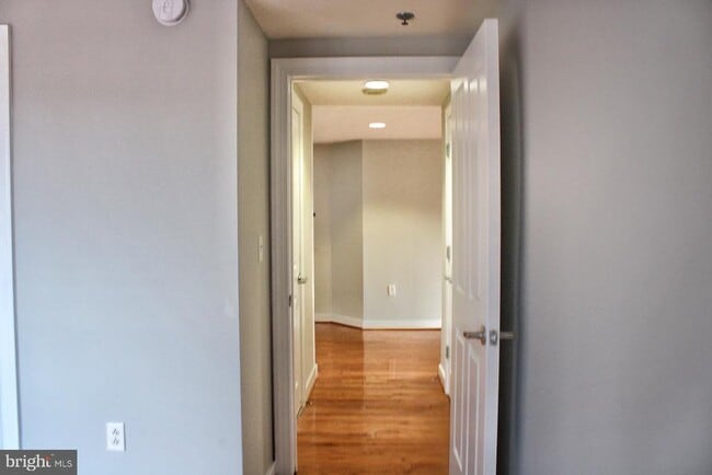 Building Photo - 777 7th St NW