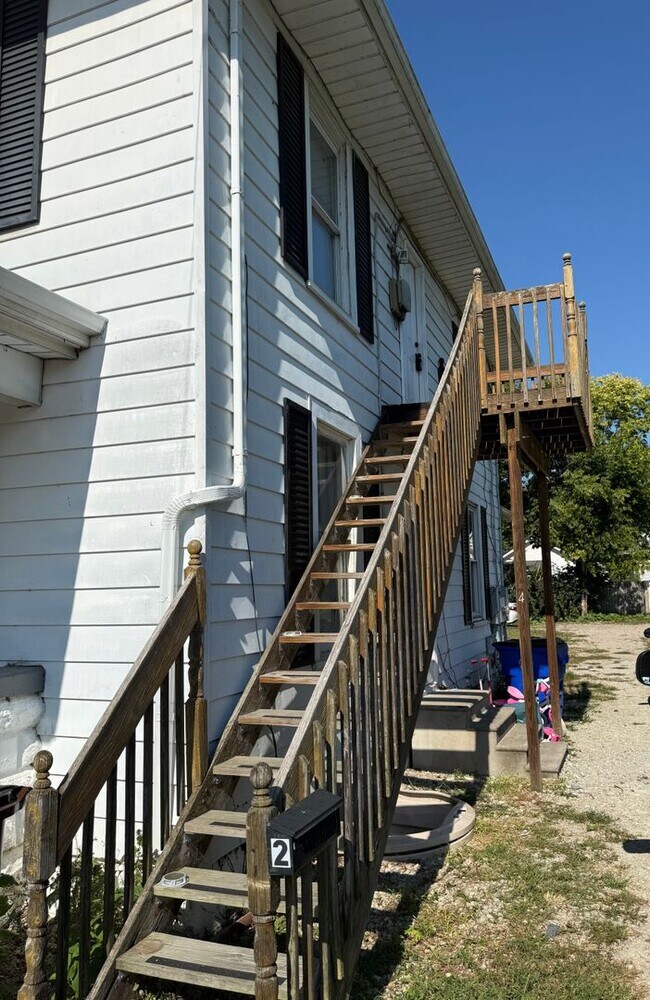 Building Photo - 1117 N B St.